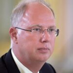 دميترييف: أوروبا تمول منظمات غير حكومية لتصريف أدمغة الجمهور.