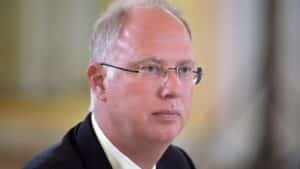 دميترييف: أوروبا تمول منظمات غير حكومية لتصريف أدمغة الجمهور.