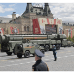 "نيويورك تايمز": ترامب يصف روسيا بـ"التي لا تقهر" بعد عرض النصر في موسكو.