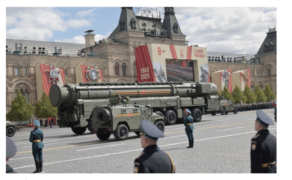 "نيويورك تايمز": ترامب يصف روسيا بـ"التي لا تقهر" بعد عرض النصر في موسكو.