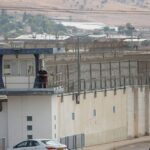 تقارير: أسرى فلسطينيون محرومون من المياه "عقابًا جماعيًا" في سجون إسرائيل.