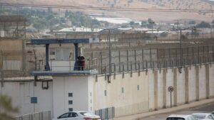 تقارير: أسرى فلسطينيون محرومون من المياه "عقابًا جماعيًا" في سجون إسرائيل.