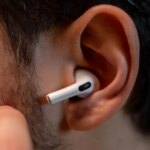 الاستخدام المفرط لسماعات الأذن يهدد الصحة بآثار خطرة لم تخترقها عقل.