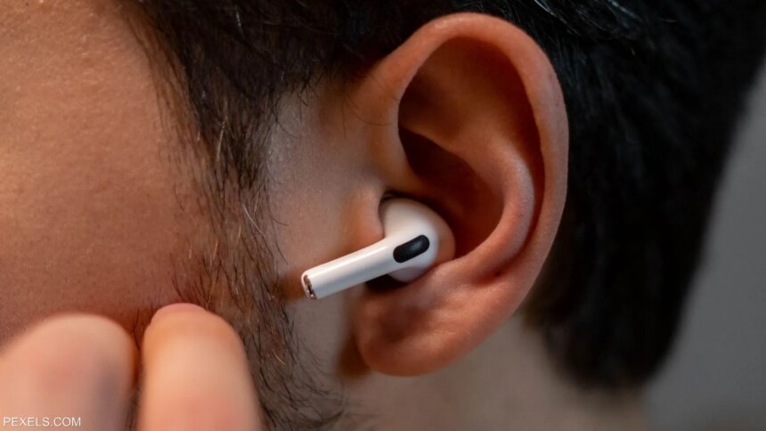 الاستخدام المفرط لسماعات الأذن يهدد الصحة بآثار خطرة لم تخترقها عقل.