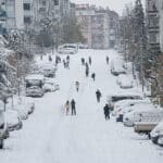 تركيا تشهِد تساقطًا ثلجيًا كثيفًا يصل ارتفاعه إلى 1.5 متر (صور وفيديو)