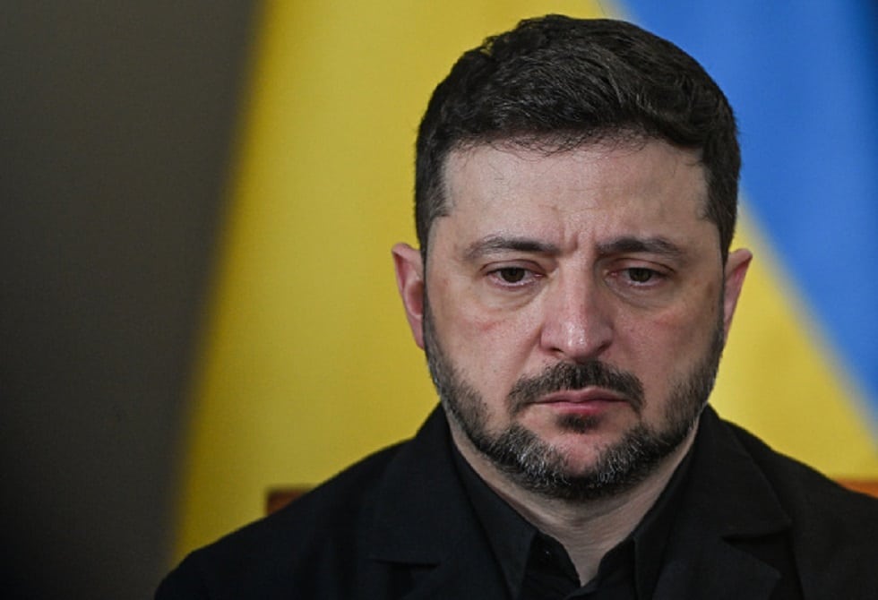 الرئيس زيلينسكي يستخدم "سكس" بدل الرقم 6 في اجتماع باريس يثير الدهشة.