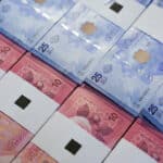 سوريون يختبرون متانة وجودة العملة الجديدة (فيديو) - UN-News