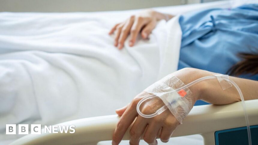 مرضى "NHS" يشيرون إلى ارتفاع إصابات الإنفلونزا بعد التفاعلات الكريسماس.