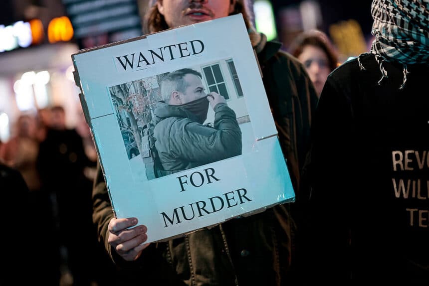 تبرع ملياردير أمريكي بـ10 آلاف دولار لمنظمة الهجرة بعد مقتل امرأة