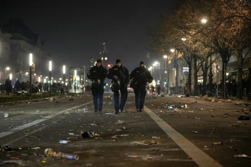 ألمانيا.. اعتقال 430 شخصا وإصابة شرطة في شغب ليلة رأس السنة.