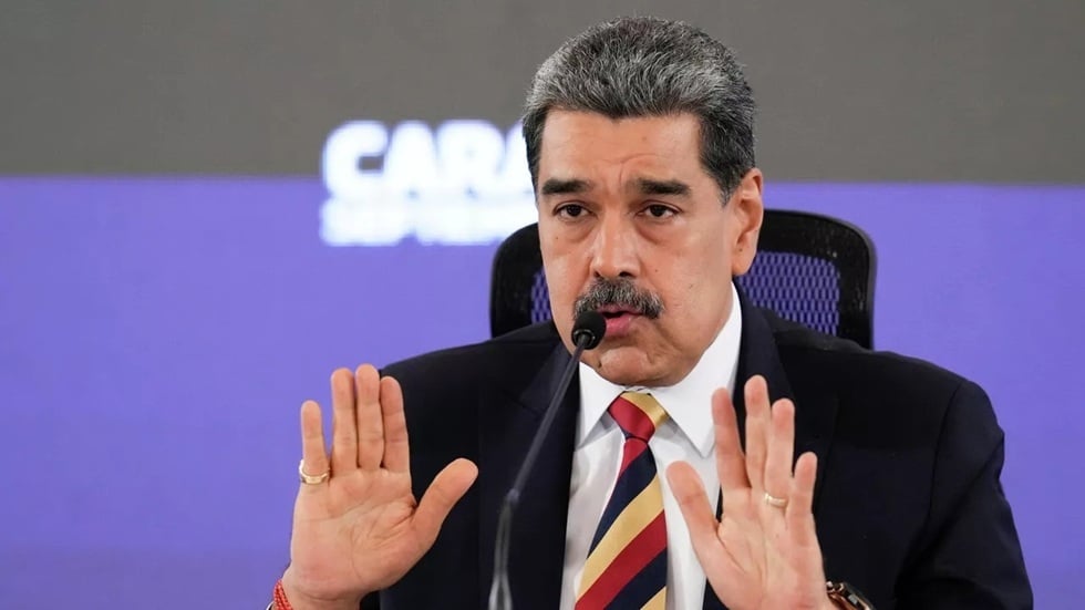 الرئيس الفنزويلي يفتح الباب لاستثمارات أمريكية جديدة في قطاع النفط