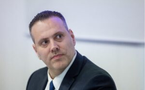 وزير الثقافة الإسرائيلي: غزة والضفة لنا والفلسطينيون ضيوف على الأرض.