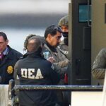 "أسوشيتد برس": رسم لمنظر محاكمة مادورو وزوجته في مانهاتن.