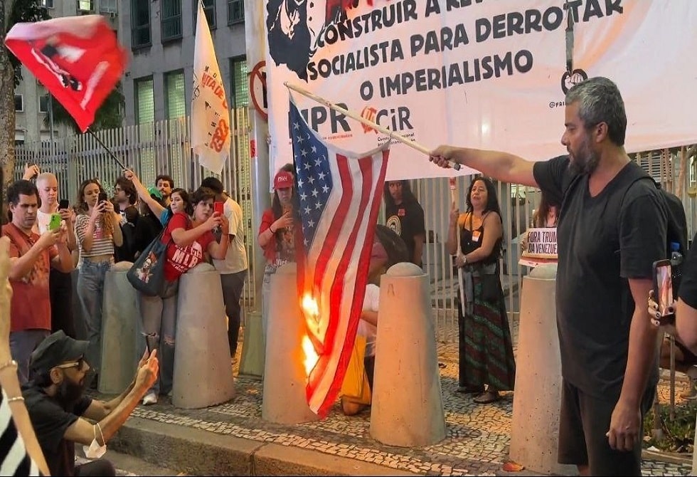 برازيل.. احتجاجات ضد هجمات على فنزويلا بتعليق ترامب (فيديو)