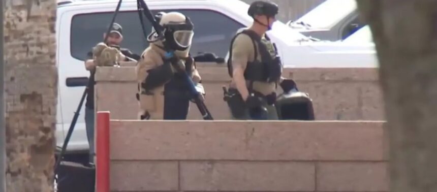 إخلاء المحكمة العليا في أريزونا بسبب عثور على طرد مفخخ (فيديو وصور)