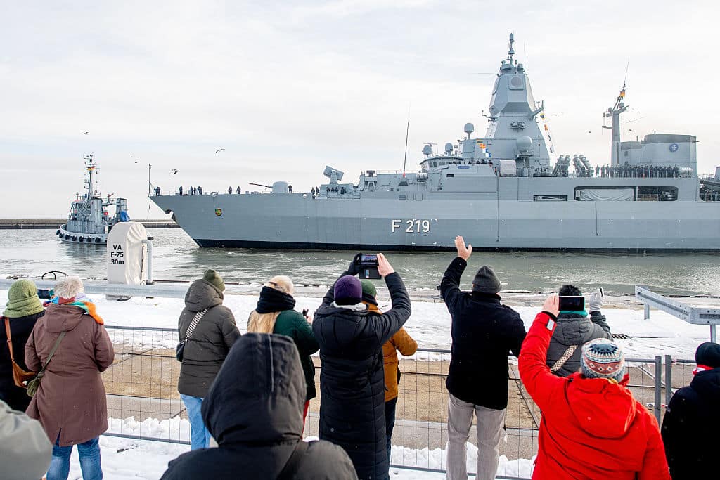 الفرقاطة الألمانية زاكسن تشارك في مهمة الناتو حول غرينلاند بتوقيت التوتر.