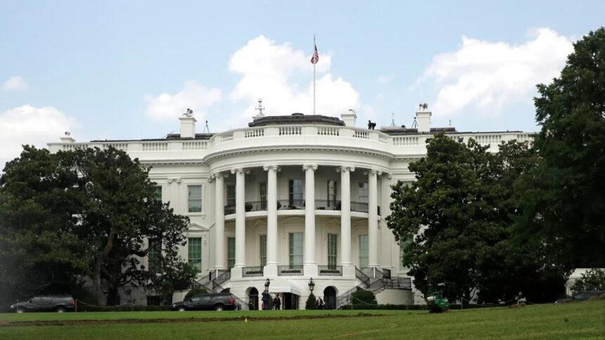 البيت الأبيض لا يستبعد تدخل عسكري لسيطرة على غرينلاند