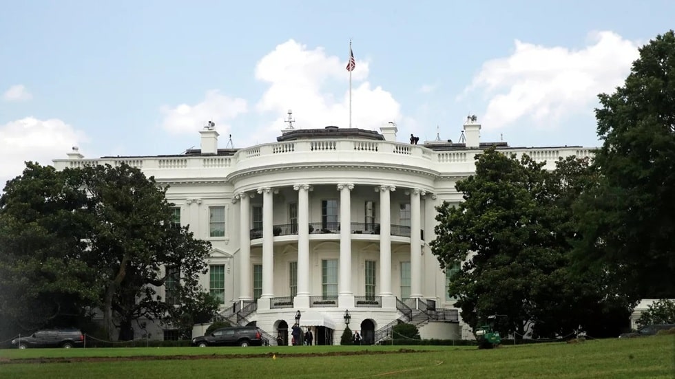 البيت الأبيض لا يستبعد تدخل عسكري لسيطرة على غرينلاند