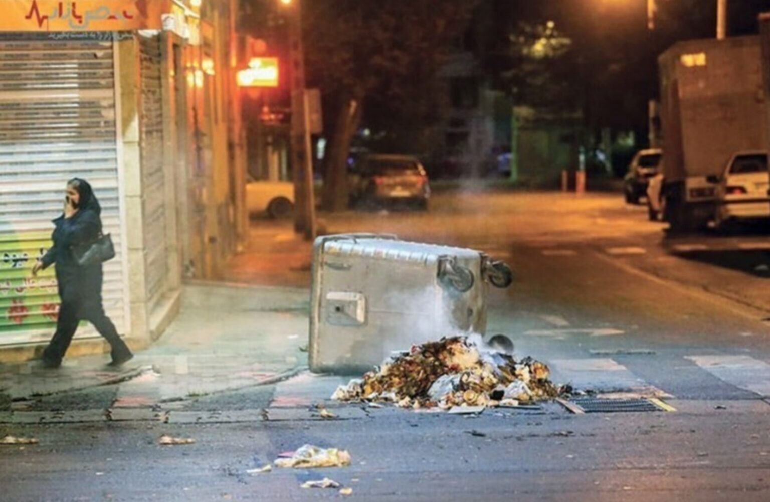 "تسنيم": استخبارات أجنبية تدعم فوضى الاحتجاجات في البلاد.