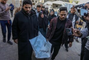 أزمة صحية حادة في غزة.. نقص المستهلكات المخبرية يهدد حياة المرضى.