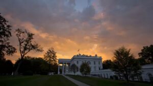 البيت الأبيض: سفينة "مارينيرا" لاتنتمي لأي دولة وترفع علمًا زائفًا.