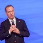 مدفيديف يكشف عن رد روسيا على احتجاز أمريكي لناقلة "مارينيرا"