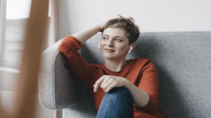 تحذير: استعمال سماعات الرأس يوميًا يعرض صحة السمع للخطر | UN-News.