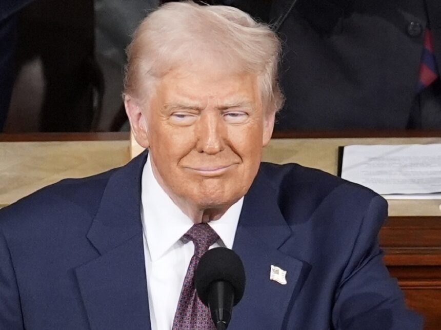 ترامب مستعد لبيع النفط لروسيا والصين وحالته مع شعبي البلدين  
(70 حرفًا)