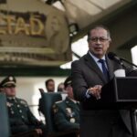 رئيس كولومبيا يطلب واشنطن لمنع حرب عالمية.. خوف من مصير مادورو