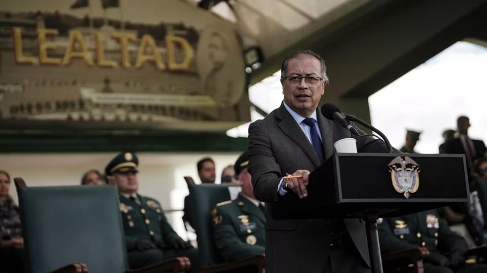 رئيس كولومبيا يطلب واشنطن لمنع حرب عالمية.. خوف من مصير مادورو