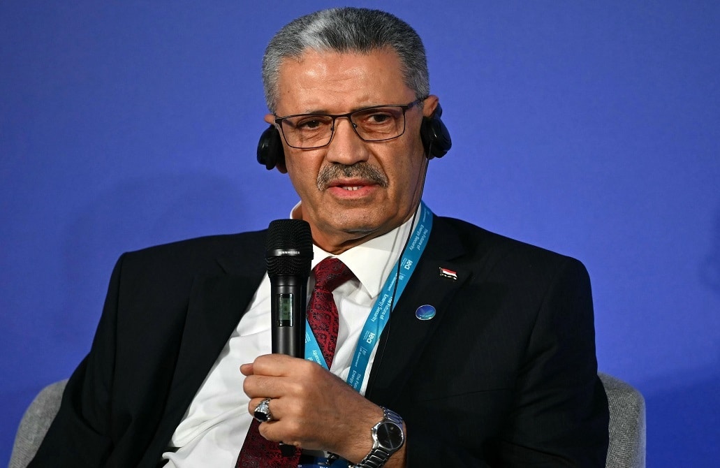 وزير النفط العراقي: مفاوضات مع شيفرون لتطوير حقل نفطي جنوبي البلاد.