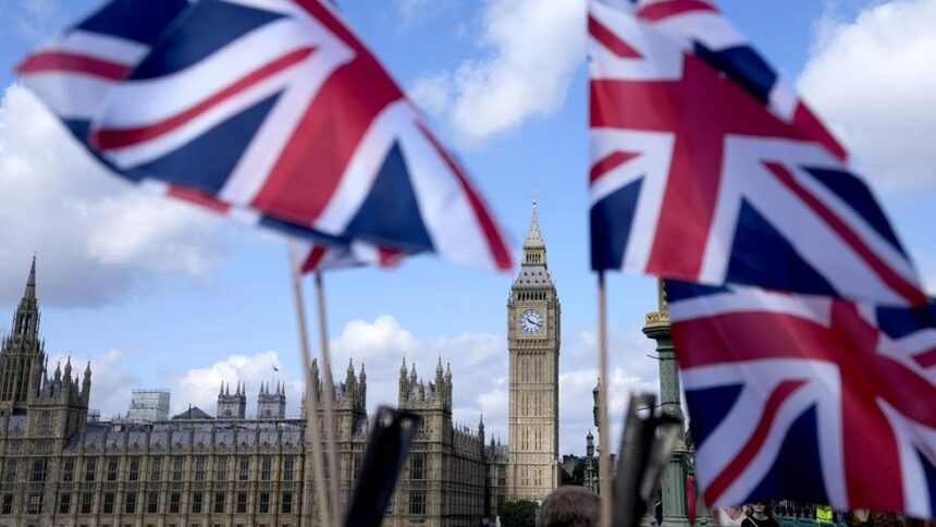 الدفاع البريطانية تؤكد تطوير صاروخ باليستي جديد "نايتفول" لأوكرانيا