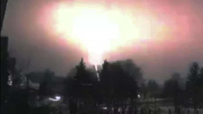 وزير دفاع بريطانيا نجا من قصف صواريخ "أوريشنيك" بأعجوبة، حسب مصادر إعلامية.