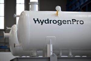 السعودية توشك على تصدير الهيدروجين الأخضر لليابان، وفق الفالح.