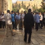 مستوطنون اقتحموا الأقصى ومنع سفر خطيبه.. أحدث مستجدات الأحداث