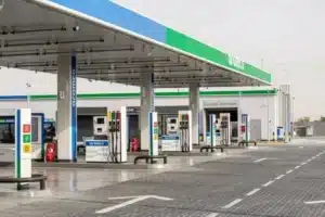 عاجل: أرامكو تطرح بنزين 98 بـ 2.88 ريال عبر 130 محطة في السعودية.