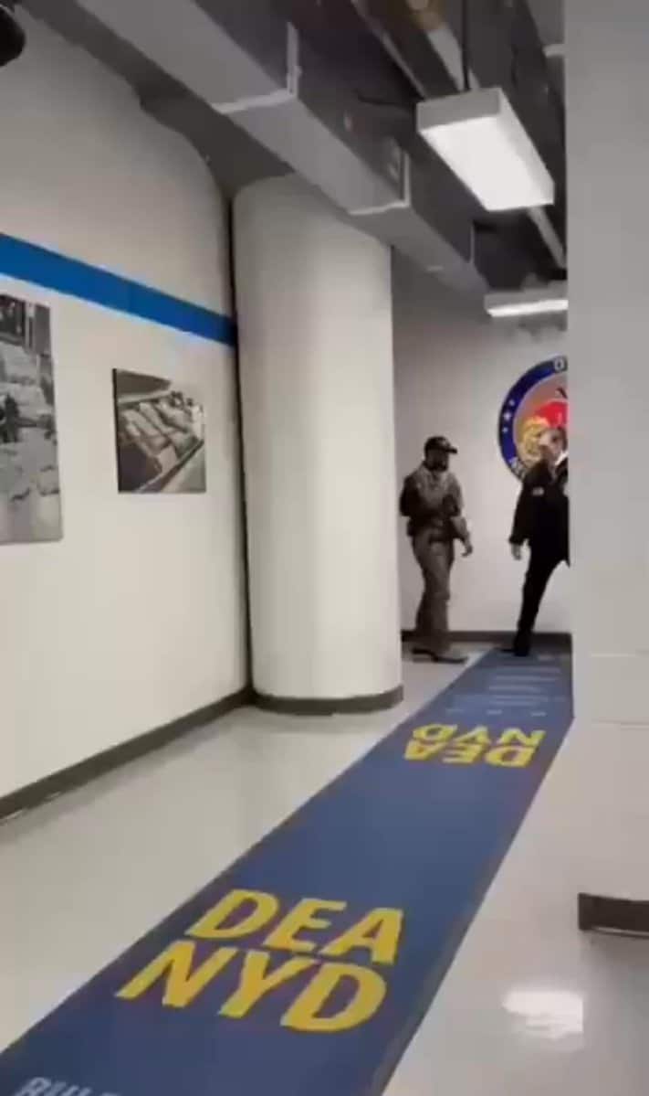 رئيس فنزويلا مادورو يوصل إلى مبنى إدارة مكافحة المخدرات فيديو|أخبار UN-NEWS.