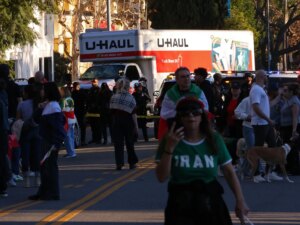 شاحنة تدهس متضامنين باحتجاجات إيران في لوس أنجلوس | أخبار مباشرة