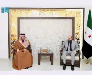 الرئيس التنفيذي للصندوق السعودي يبحث التعاون مع سوريين في مبادرات تنموية.