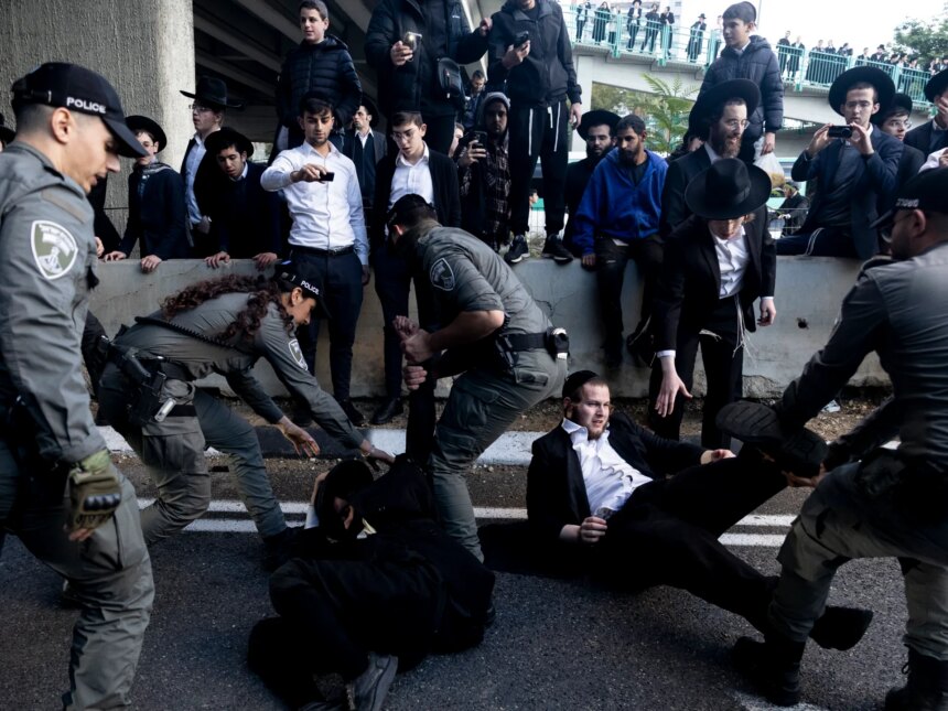 إعلام إسرائيلي: حريديم يهددون بانهيار الائتلاف الحكومي | الأخبار