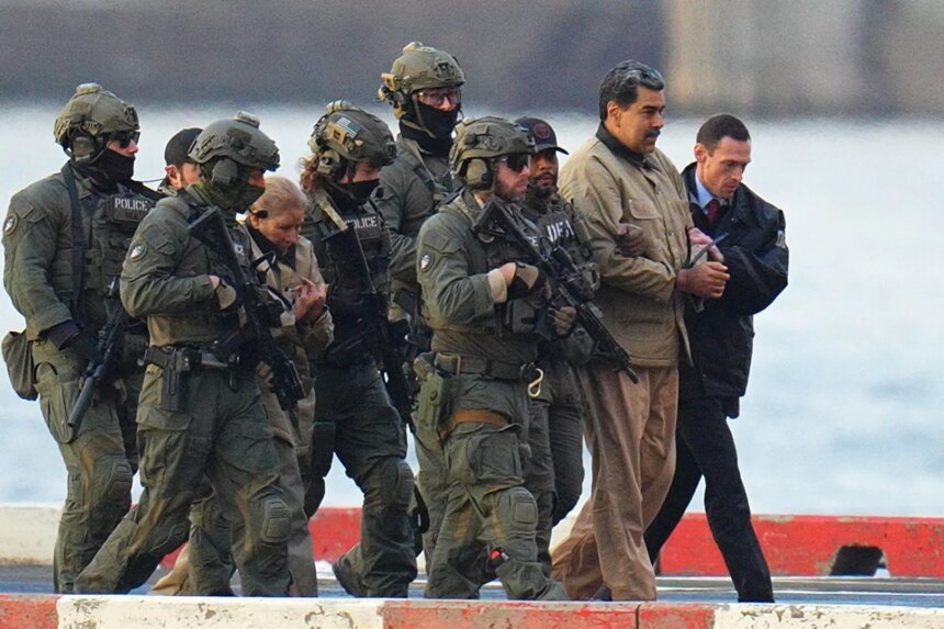 مسؤول أميركي سابق: سيناريو فنزويلا قد يتكرر.. ترامب يعتقد بالحكم العالمي.