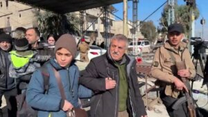 الجزيرة تنقل لحظة إخراج مدنيين من حي الشيخ مقصود بالقوة - أحدث أخبار UN