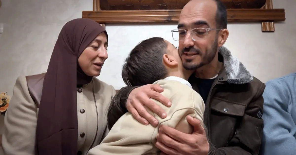 شهادة صحفي فلسطيني حول معاناه في سجون الاحتلال | أخبار