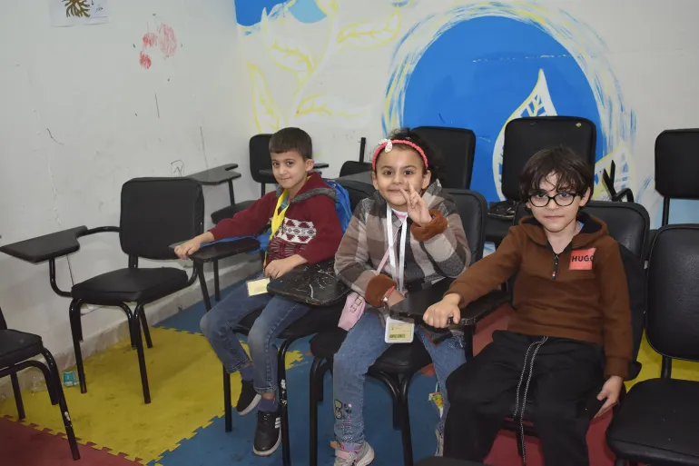 أطفال من غزة يمارسون أنشطة ضمن مبادرة تعليمية