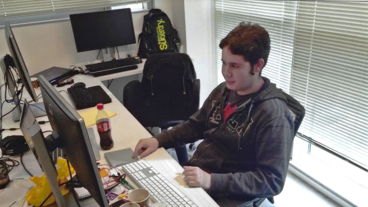 تومر إيغس ضابط الكتروني يصير مجهولا في سجن عسكري