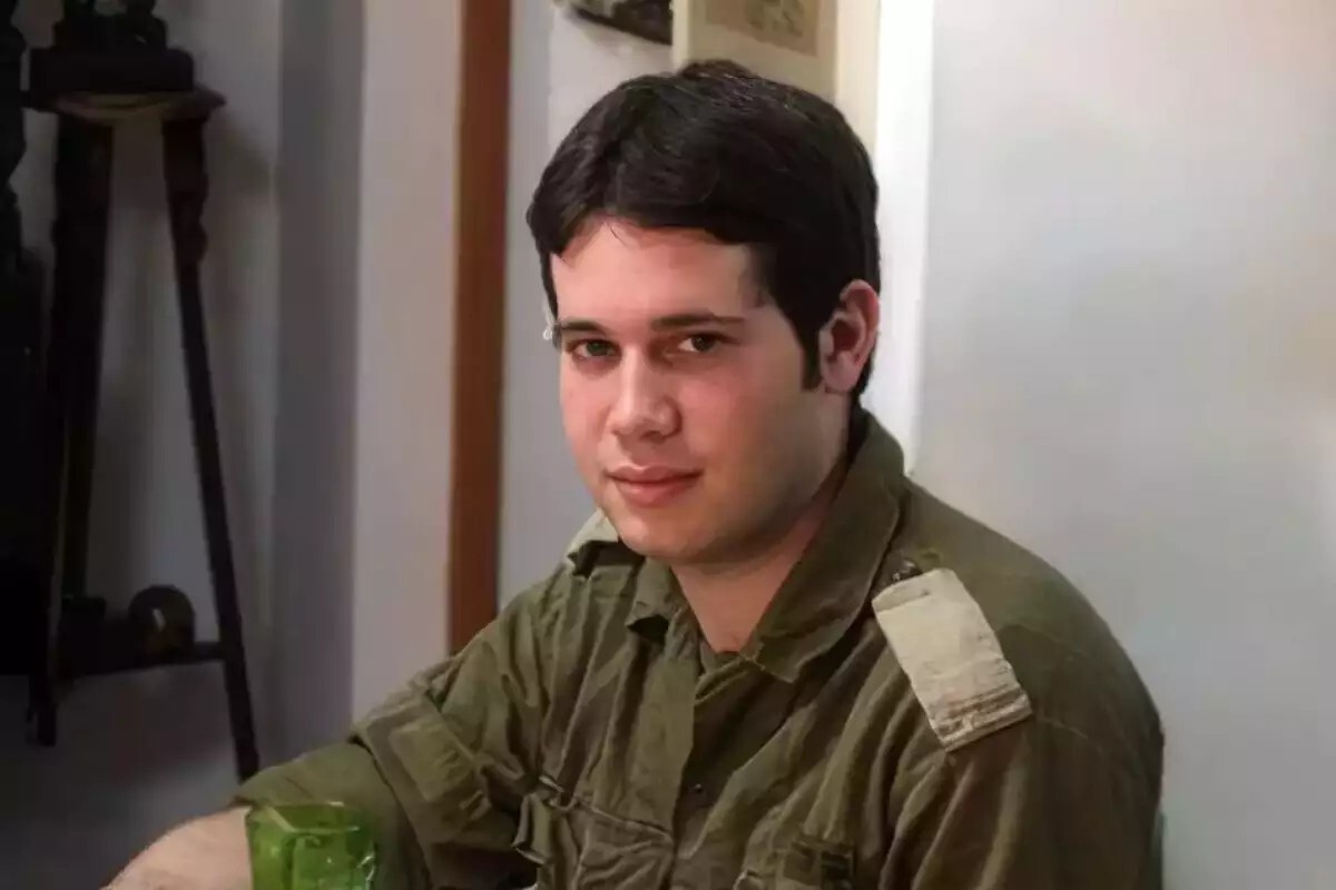 تومر إيغس ضابط الكتروني يصير مجهولا في سجن عسكري