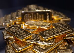 أسعار الذهب تراجعت مع ترقب تطورات مفاوضات واشنطن وطهران - UN-News