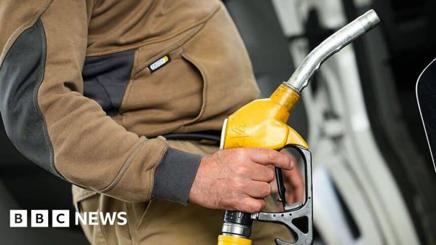 أسعار النفط تتقلب مع استمرار عدم اليقين بشأن مفاوضات طهران وواشنطن