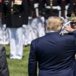 إثارة أزمة عسكرية جديدة حول إيران.. قادة يعرضون خيارات جديدة على ترامب