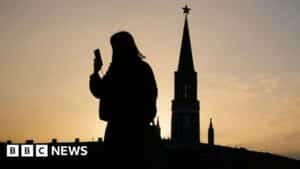 استاذ روسينبيرج: تشديد قبضة الكرملين على الانترنت يعمق الازعاج العام.